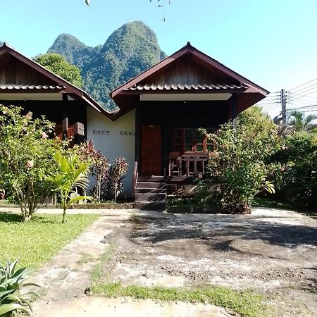 Lattanavongsa Guesthouse And Bungalows Muang Ngoi Buitenkant foto